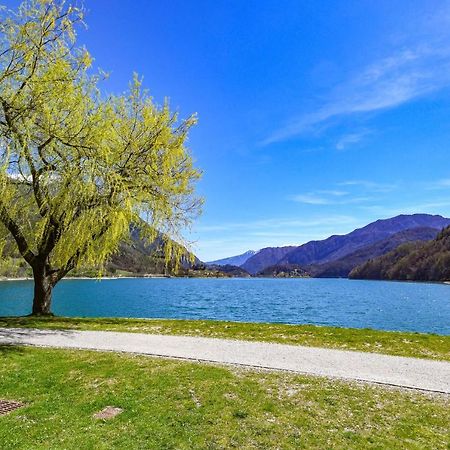 Lakegarden Apartment Riva del Garda Luaran gambar