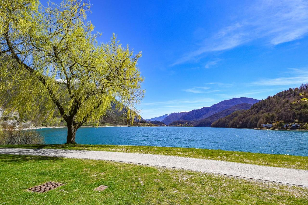 Lakegarden Apartment Riva del Garda Luaran gambar