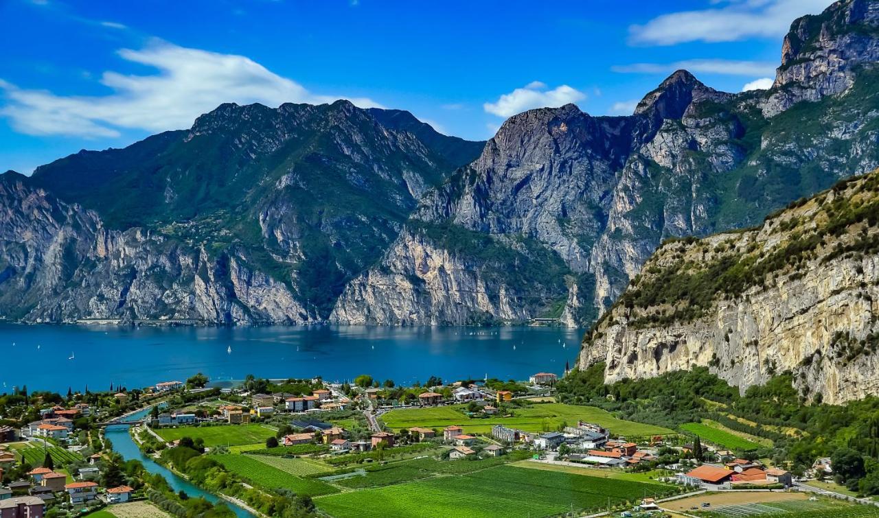 Lakegarden Apartment Riva del Garda Luaran gambar